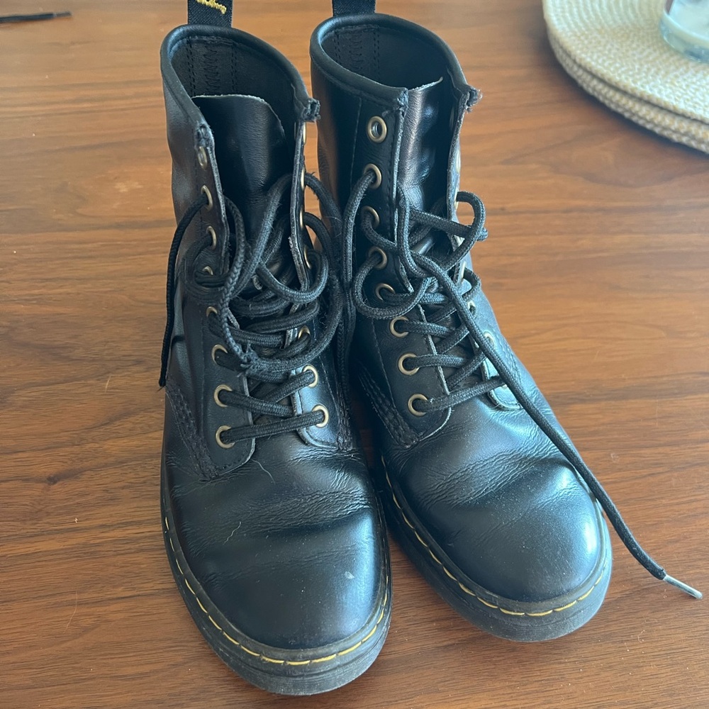 Doc Martens 1460 WOMEN'S SMOOTH LEATHER LACE UP BOOTS size 6